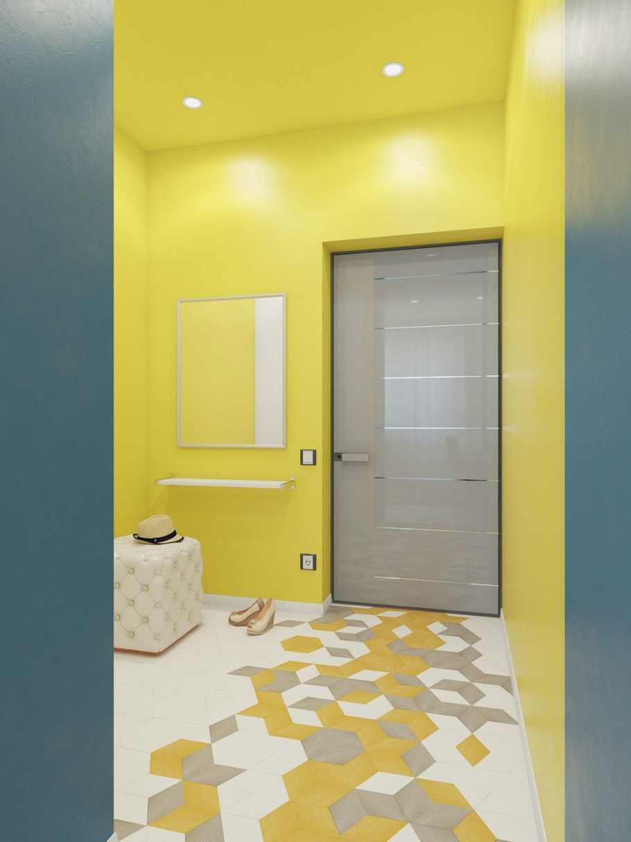 Желтая входная дверь в квартиру