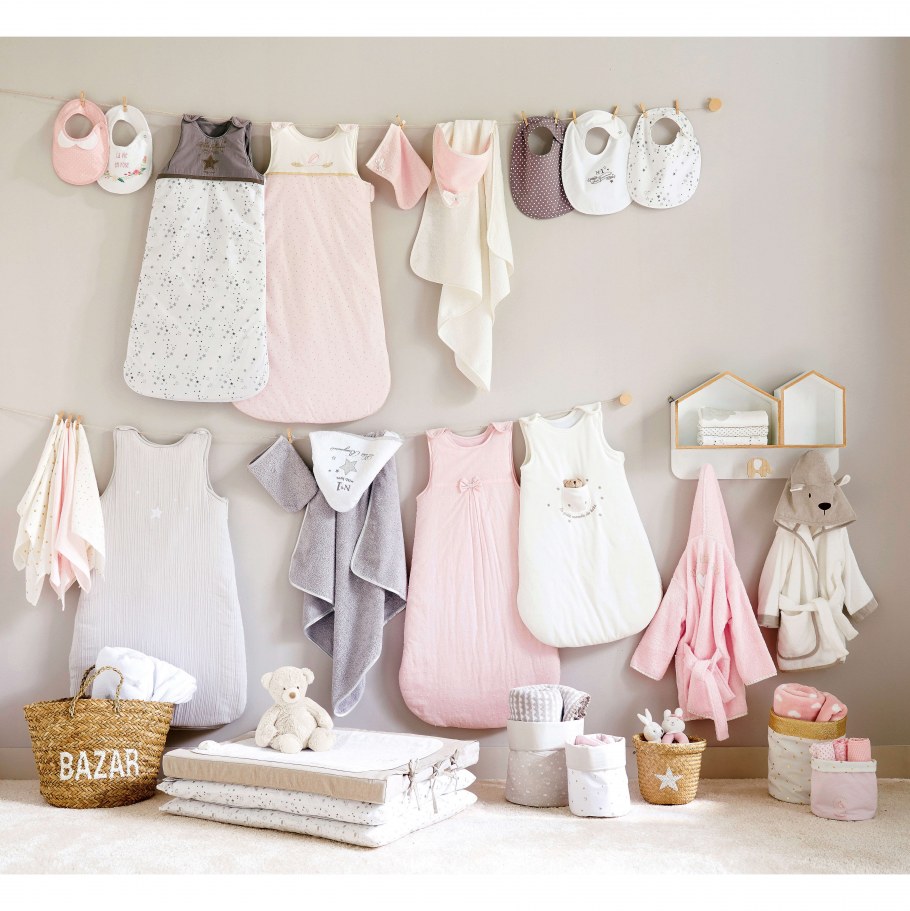 Диван в пастельных тонах