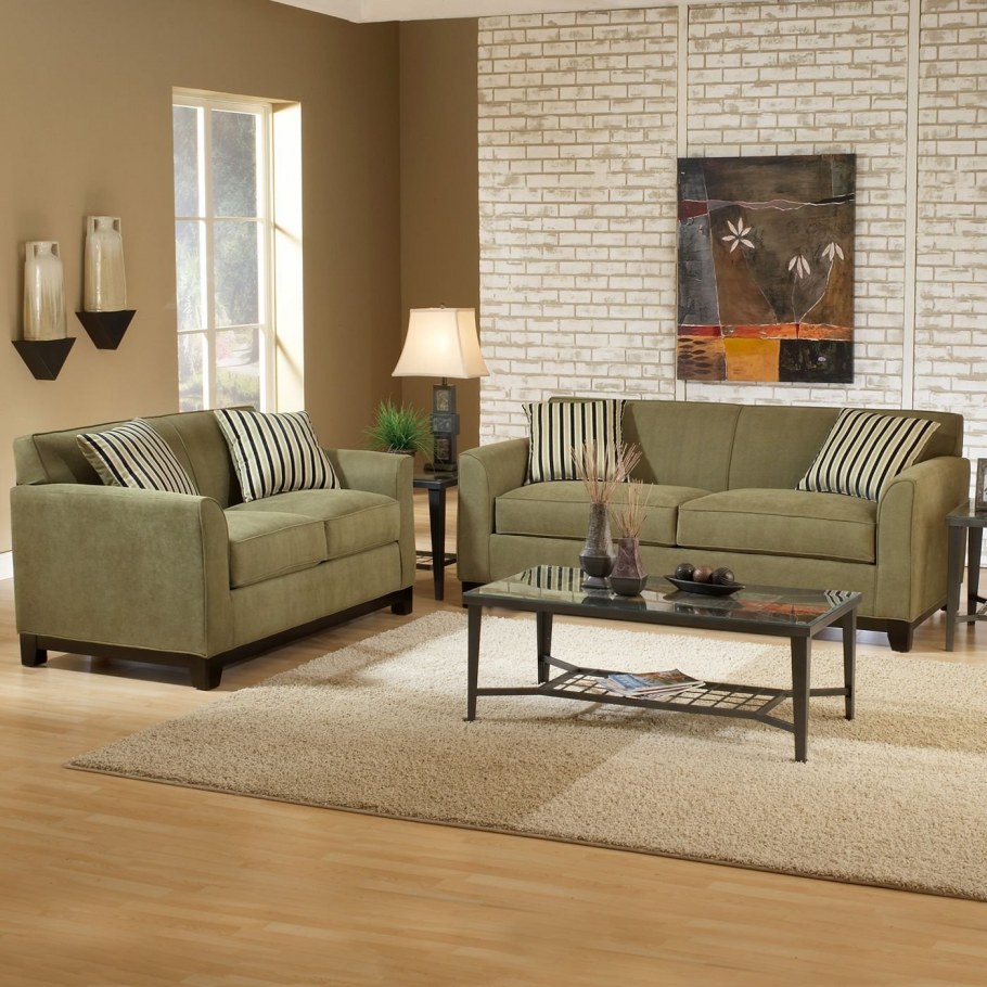 Диван оливкового цвета