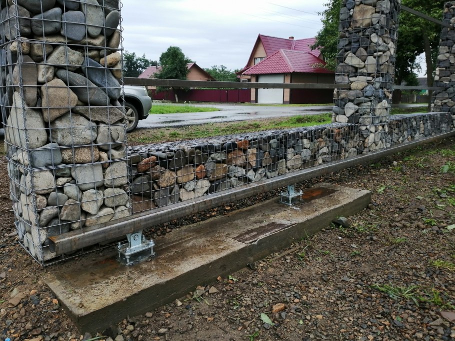 Забор из габионов и профлиста