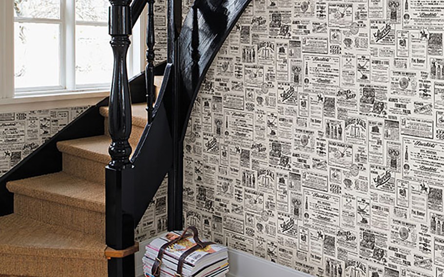 Газета на полу