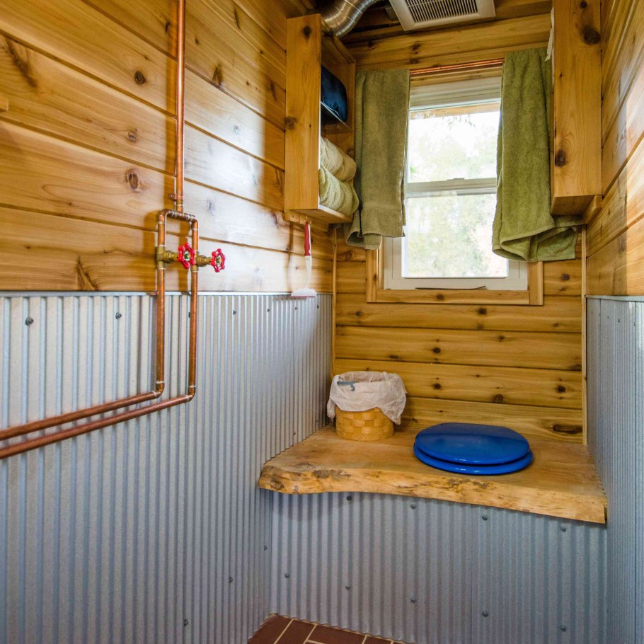 Туалет вагонка деревянная