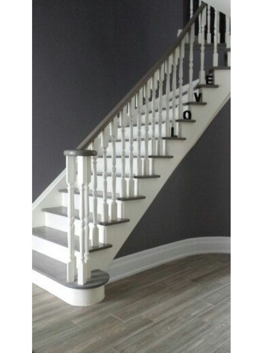 Белая лестница