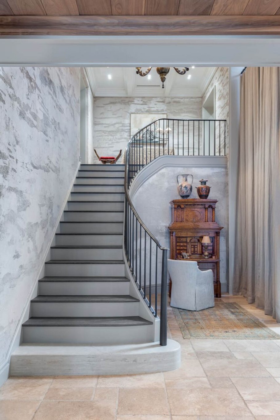 Лестница серо белая