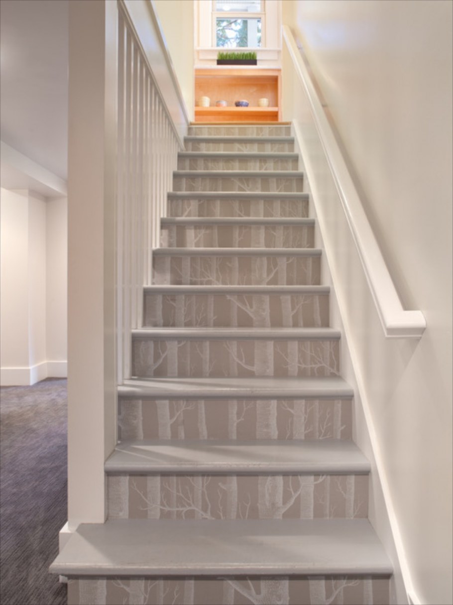 Лестница серо белая