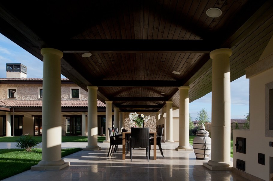 Вилла с колоннами