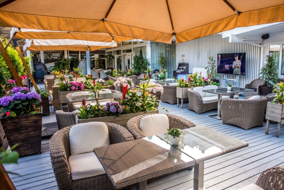 Ресторан Iliadis веранда