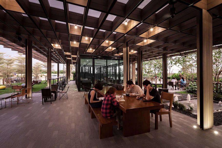 Летняя терраса кафе