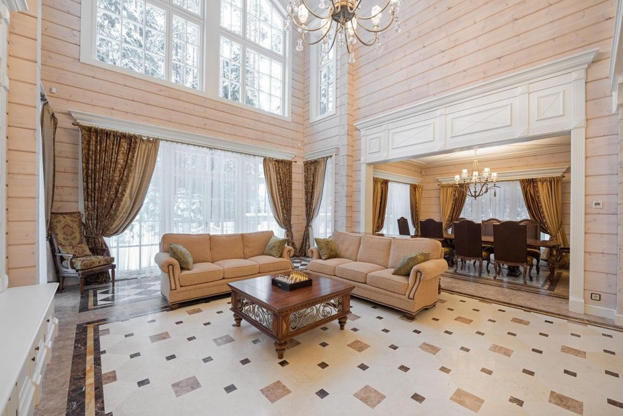 Гостиная в брусовом доме