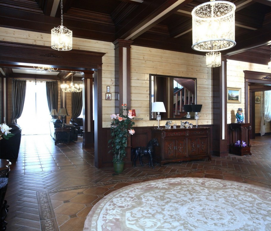 Интерьер столовой в деревянном доме