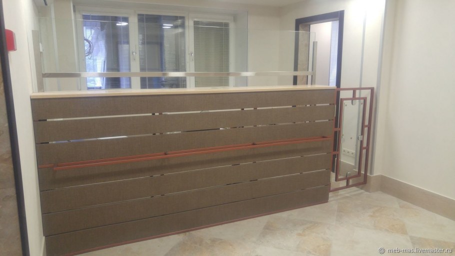 Стойки регистратуры