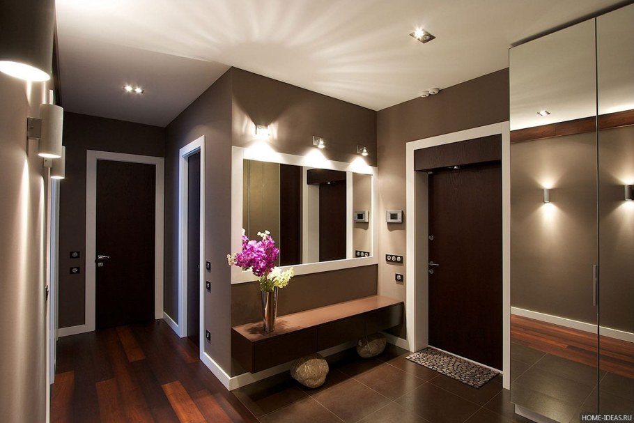 Прихожая в темном цвете