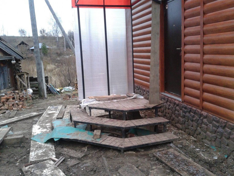 Небольшие порожки к дому