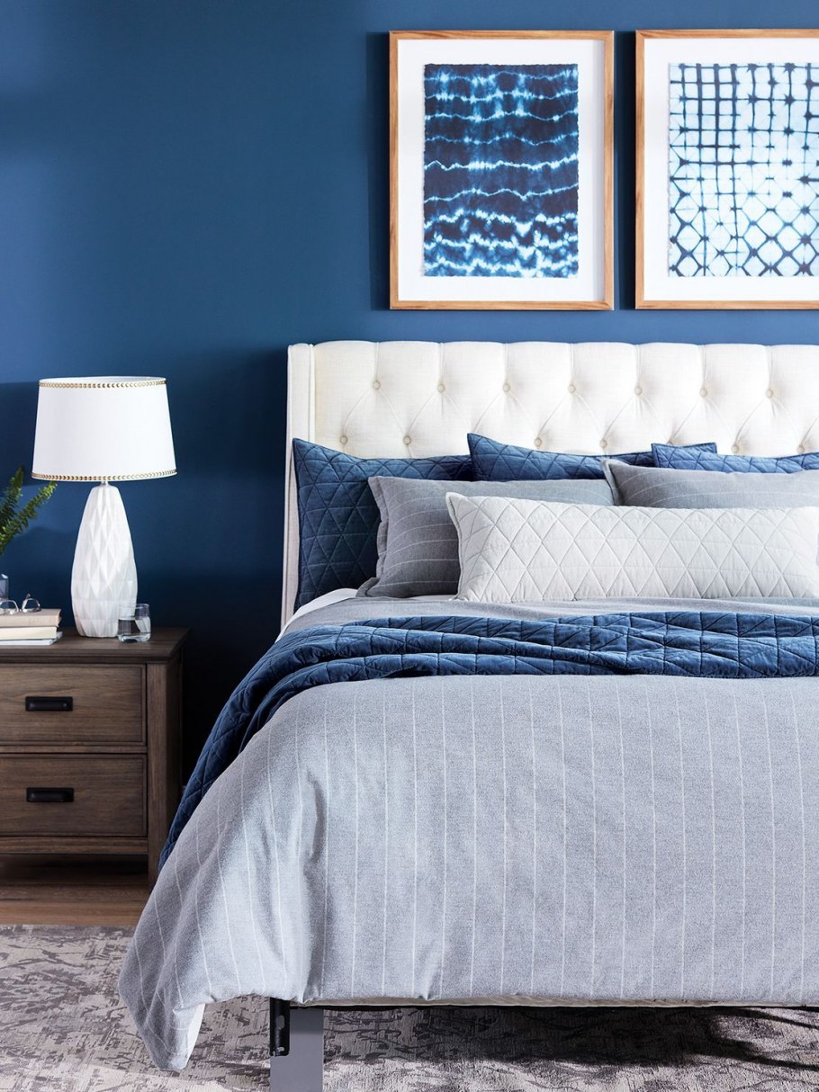 Синяя спальня в скандинавском стиле