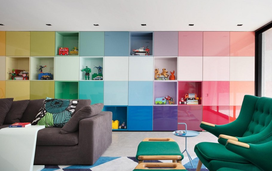 Яркий интерьер