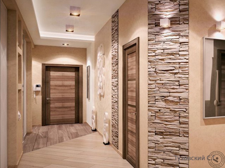 Прихожая отделанная камнем декоративным