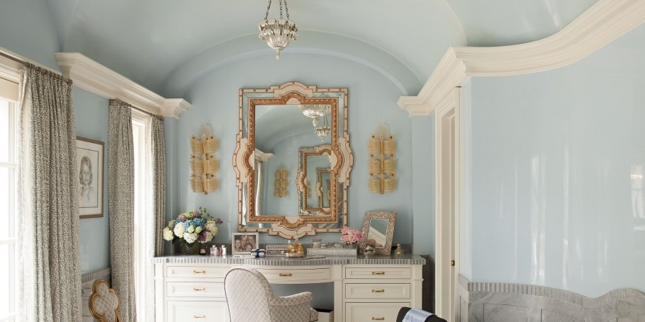 Комната с туалетным столиком