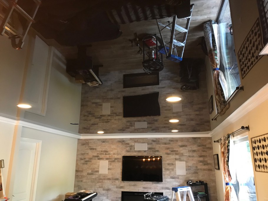 Потолок черный глянец