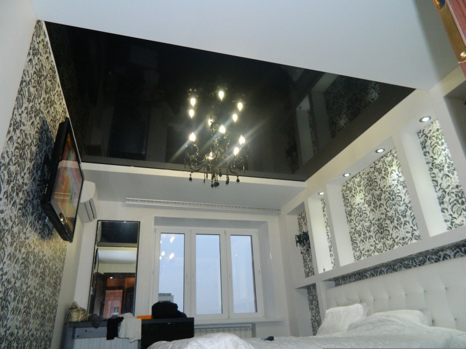 Натяжные потолки черно белые