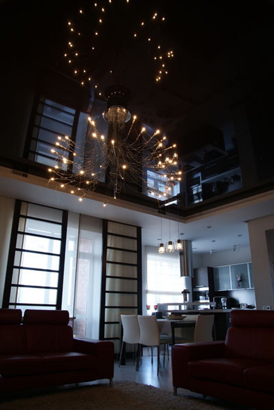 Черный глянцевый потолок