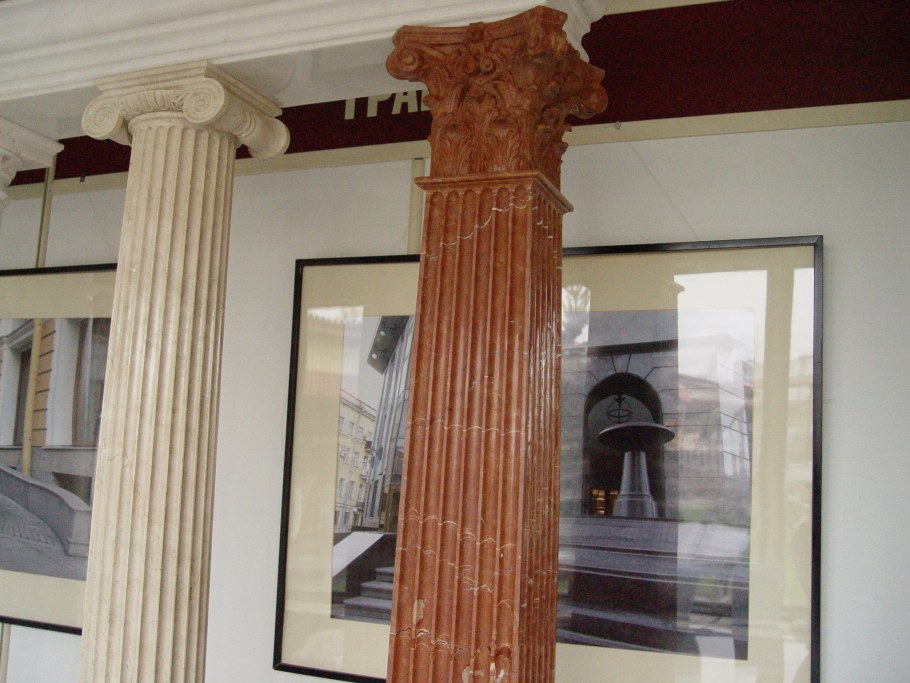 Пилястра мрамор