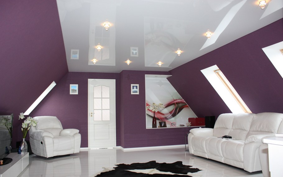 Синий потолок в спальне