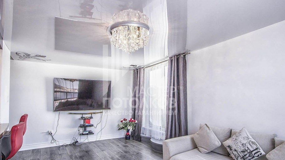 Черный глянцевый потолок