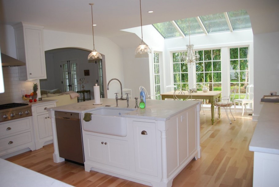 Кухонный остров с раковиной