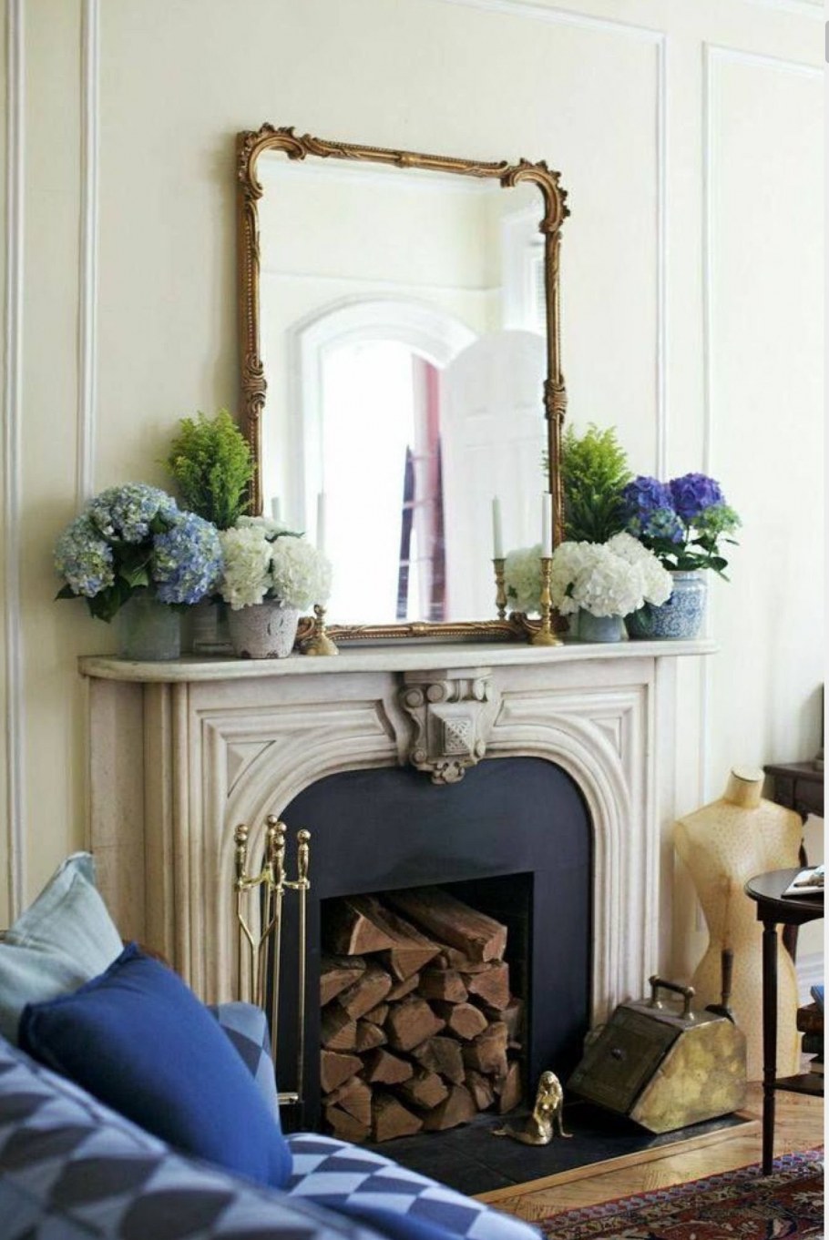 Зеркало над камином