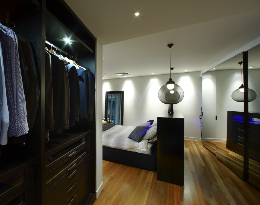 Светильник в темной комнате