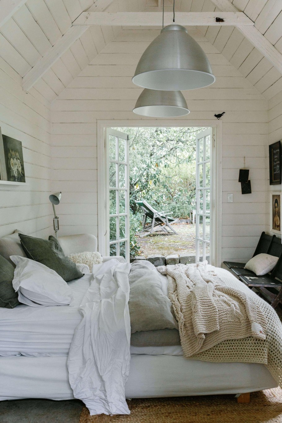 Спальня вагонка в стиле Сканди