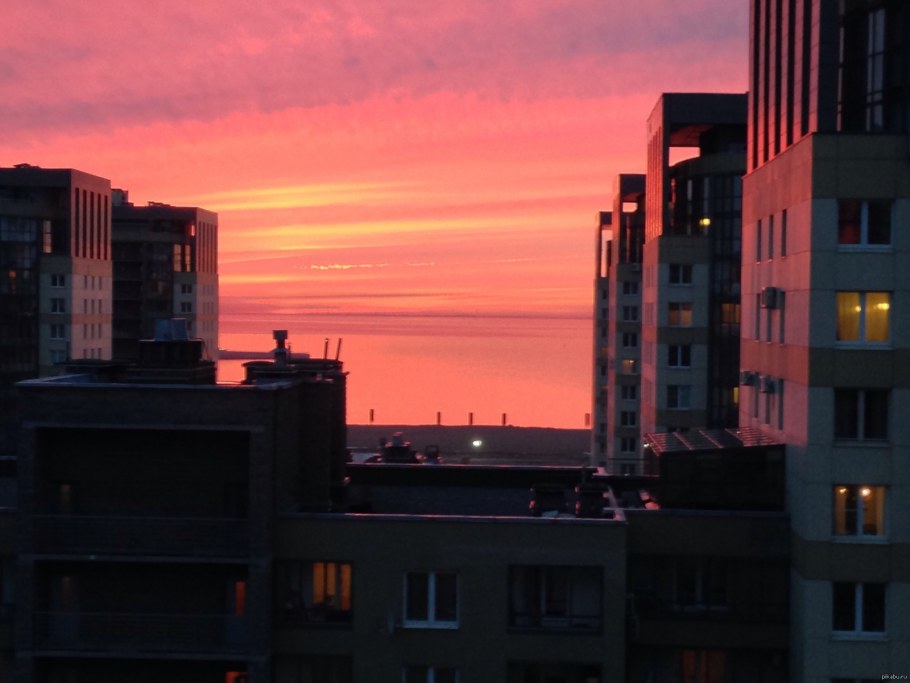 Закат на крыше многоэтажки