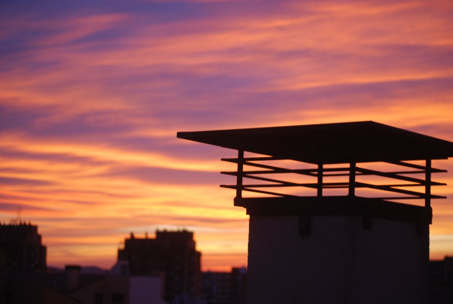 Фон заката на крыше