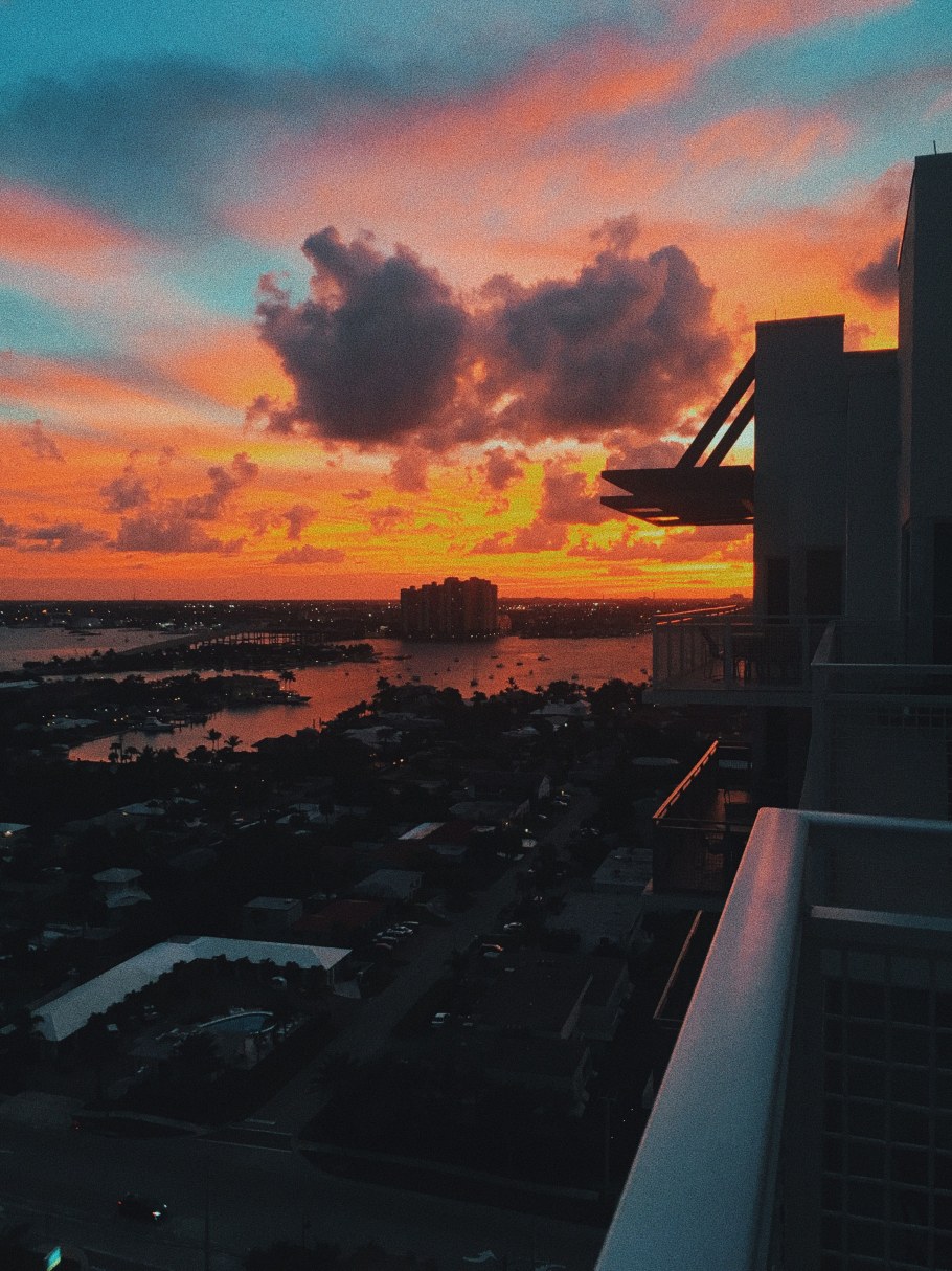 Закат на крыше