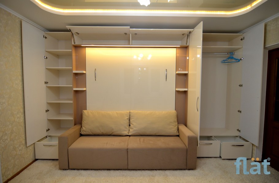 Встроенные шкафы у окна