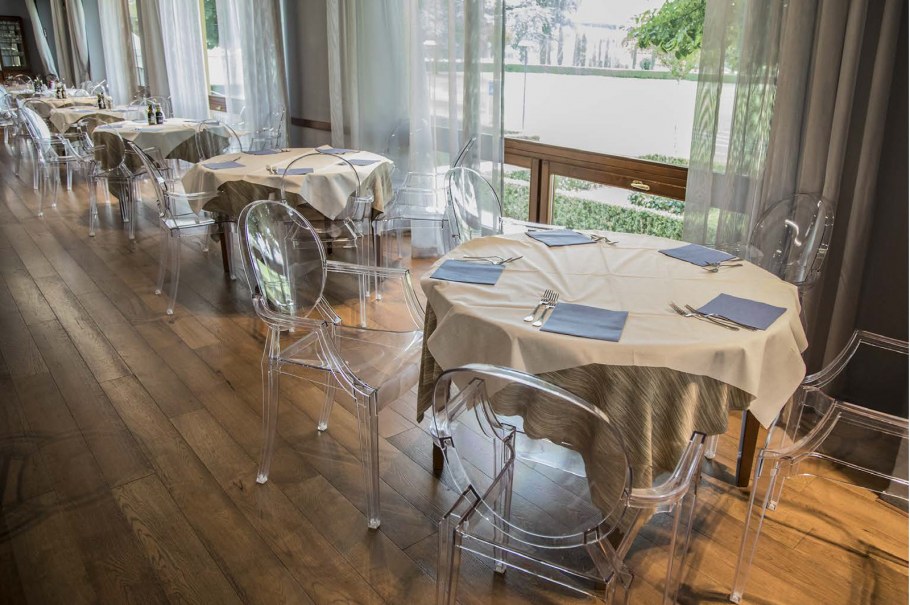 Ломаная стена в интерьере