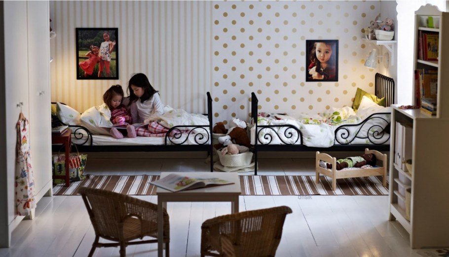 Детская комната для двух девочек
