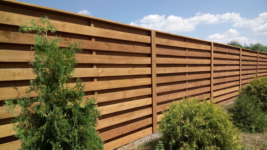 Красивые заборы из дерева