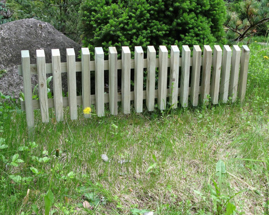 Красивый деревянный забор