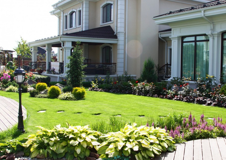 Ландшафт перед коттеджем