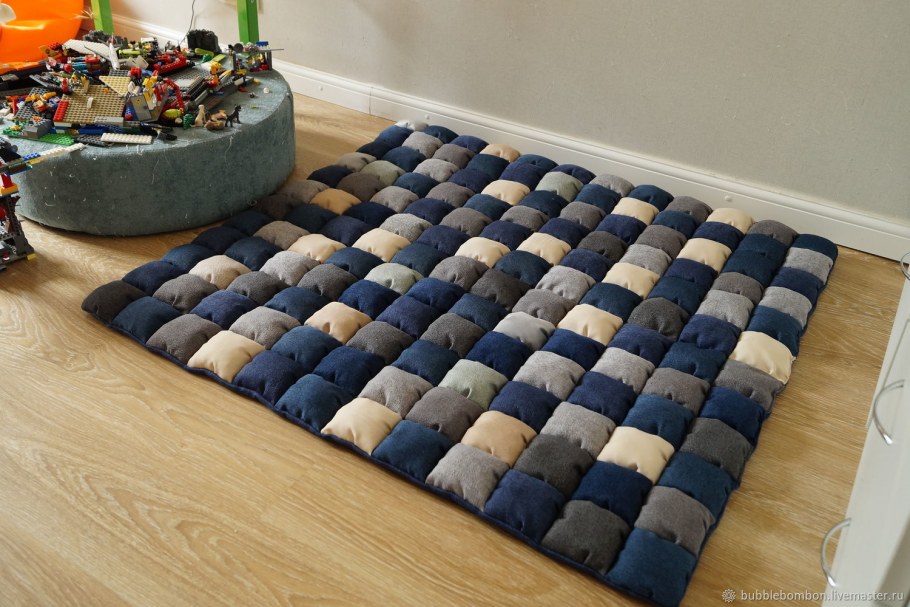 Коврик с подушкой