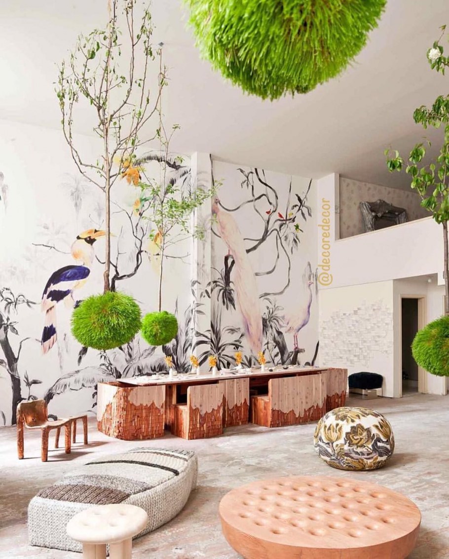 Природный принт на стене