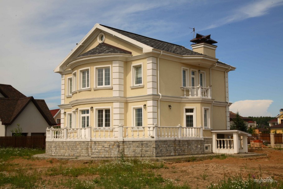 Бежевые фасады домов