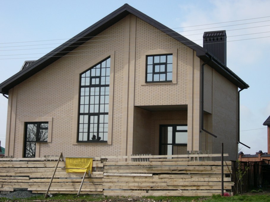 Кирпичный дом слоновая кость