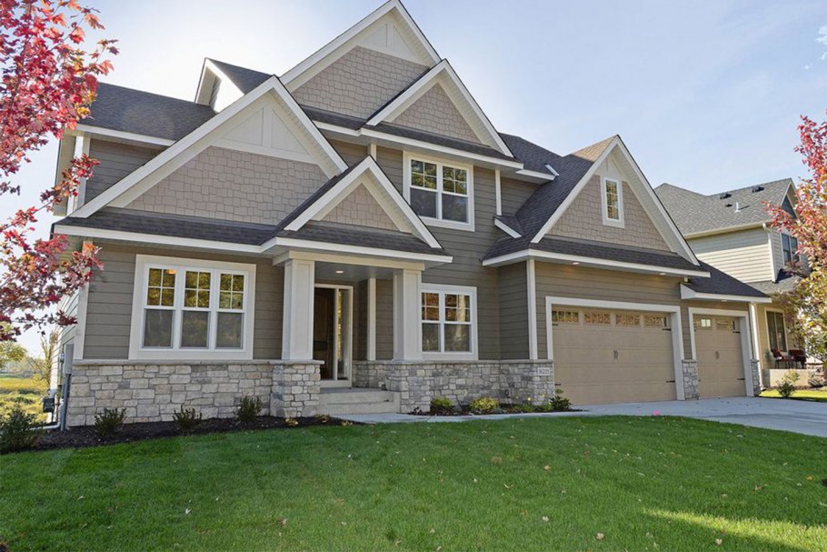 Серые фасады домов