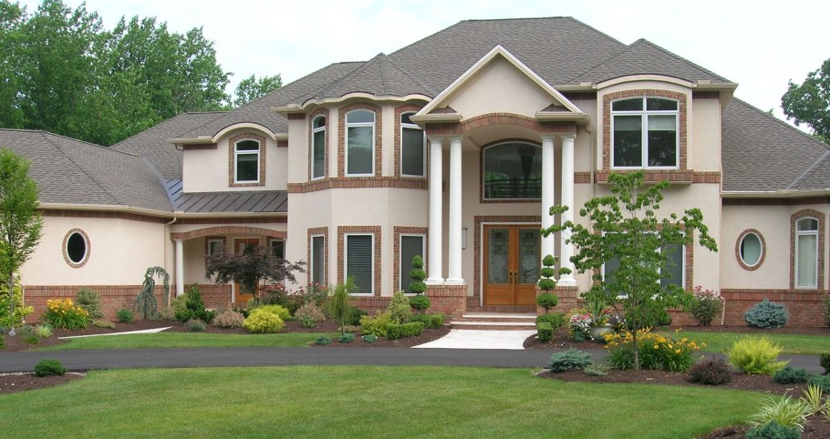 Ландшафтный дизайн бежевый дом