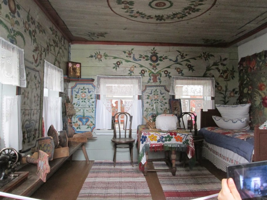 Урало Сибирская роспись в избе