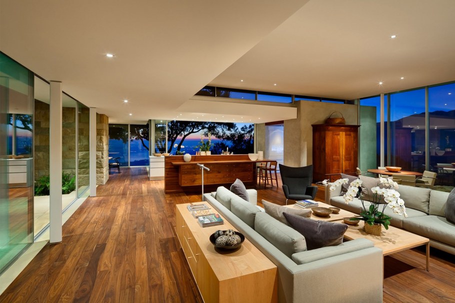 Современный особняк внутри