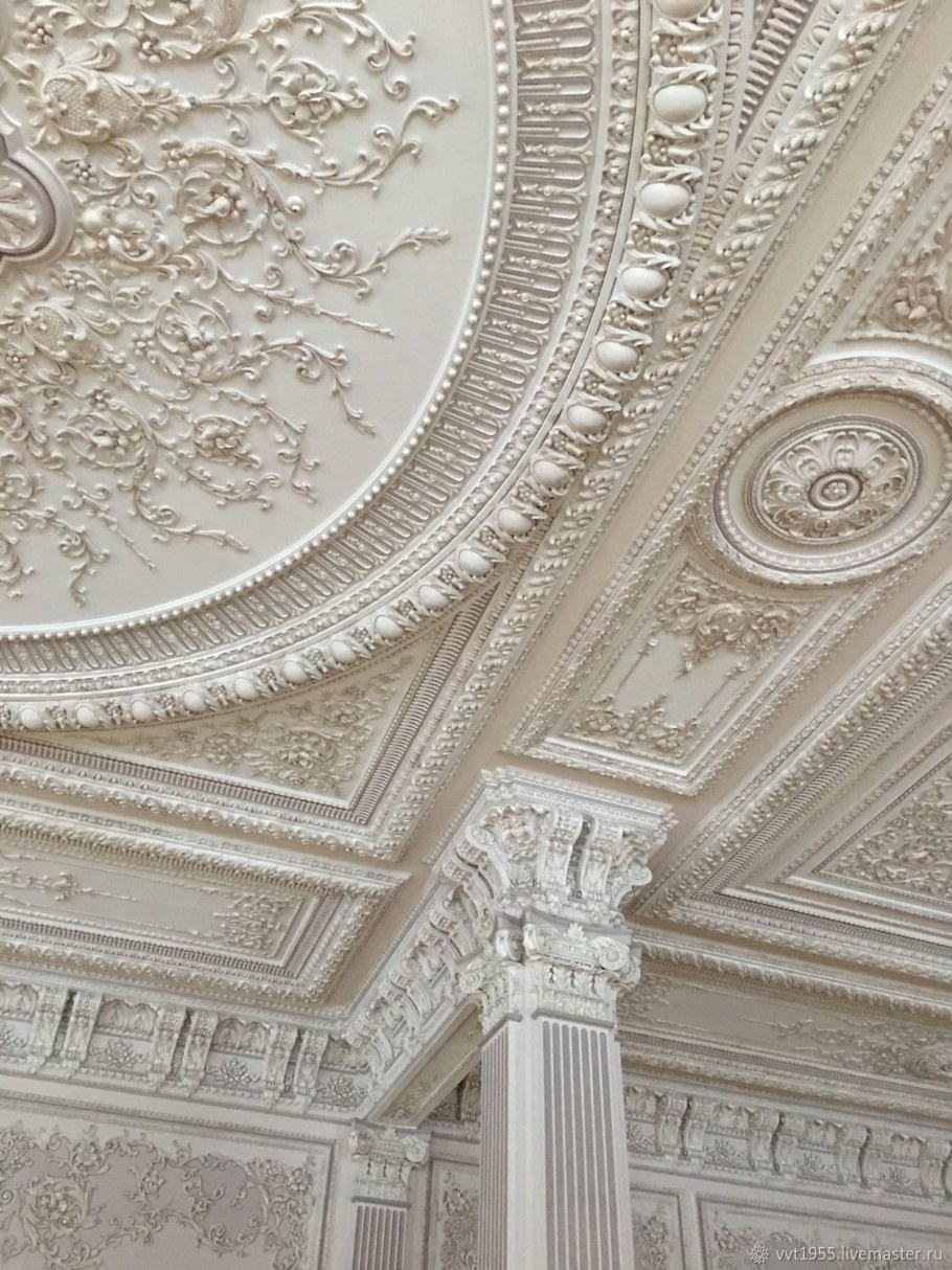 Лепнина на потолке