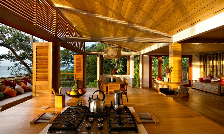 Дом в тропиках внутри